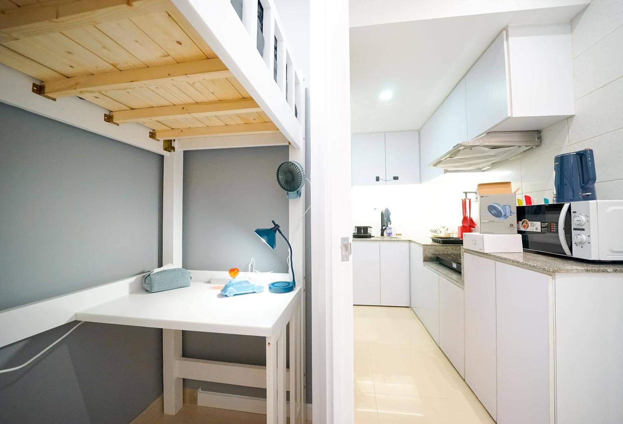Student - 292 Hennessy Road * Hong Kong